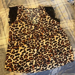 Leopard print with lace detail short sleeve top..size Medium
